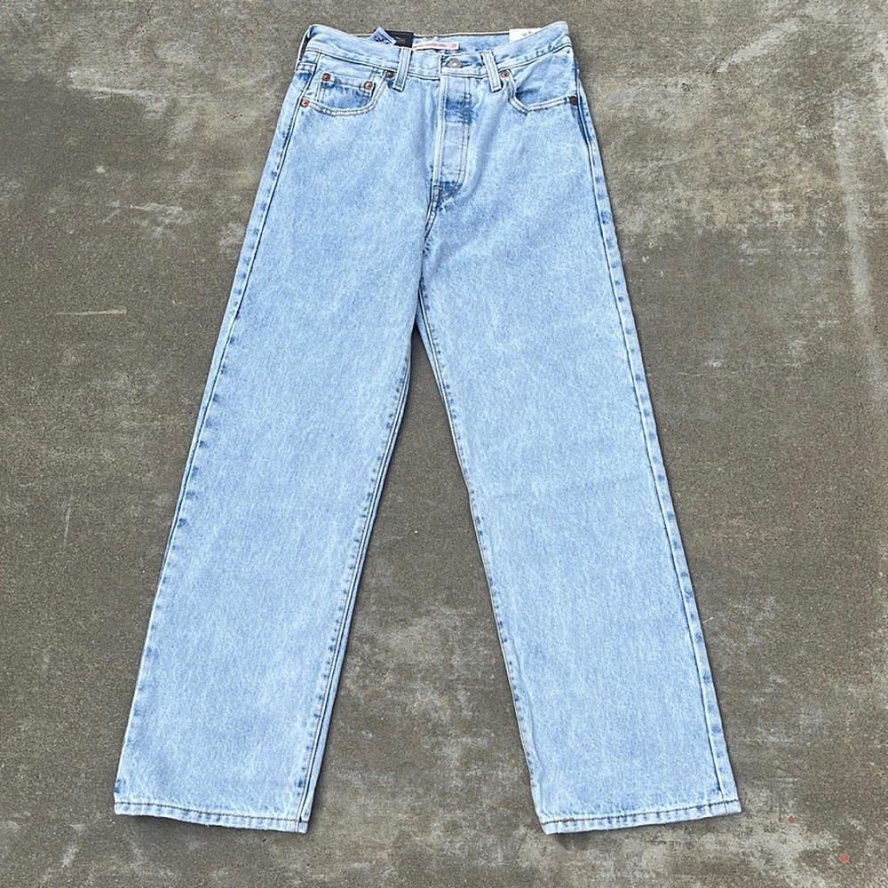 NWT Levi’s Premium Ribcage Straight Ankle Jeans in Ojai Shore - Light Wash